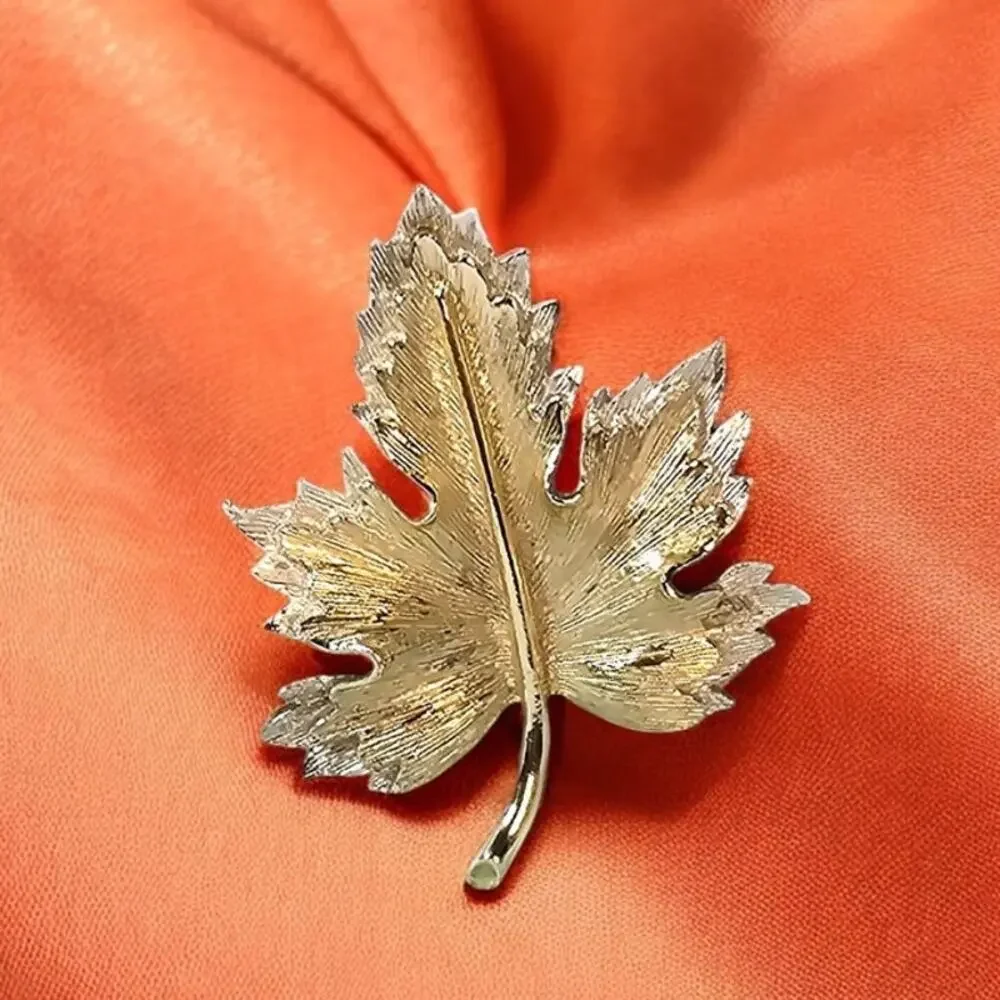 Sarah Coventry Maple Leaf Brooch Nature's Choice Two Tone - Woodland Classic
